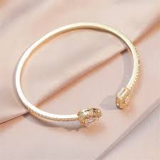 Lumière Luxe™ Pulseiras de punho de cor dourada geométrica de luxo para mulheres moda pulseiras de zircônia cúbica ins festa joias diárias.